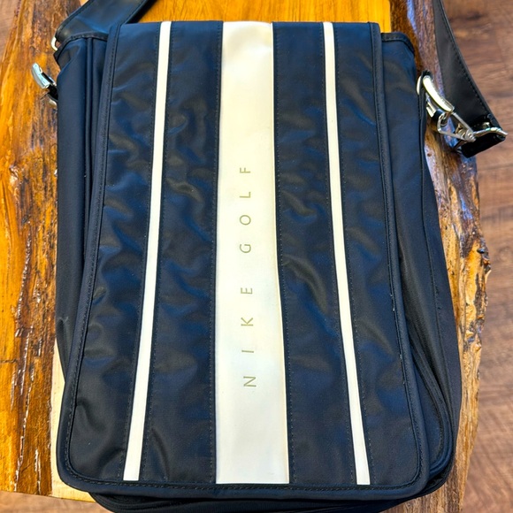 Nike golf cross bag. Caddy scorekeeper Messenger shoulder bag. - Picture 1 of 3
